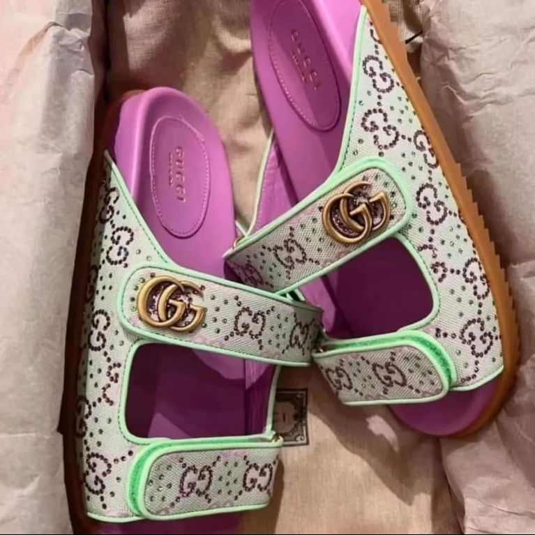 หนา-soled แฟชั่น 2024 Soft-Soled Retro Birkenstock สไตล์ใหม่ฤดูร้อนรองเท้าแตะแบน Casual กลางแจ้งสวมใส่แฟชั่นรองเท้าแตะสุภาพสตรี