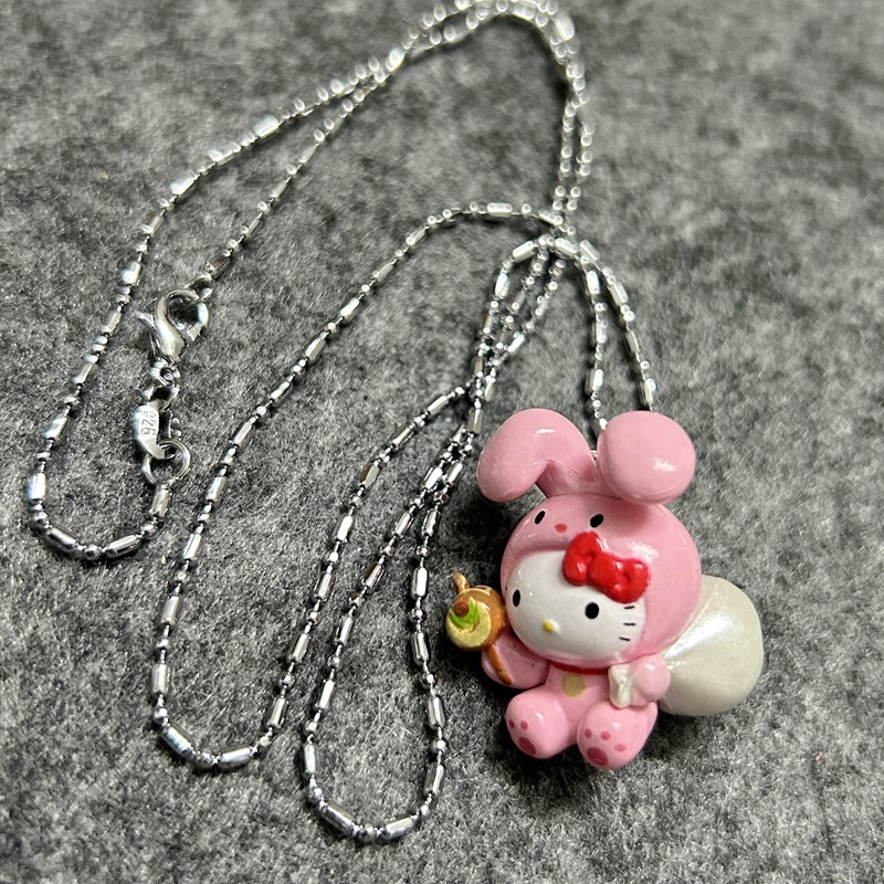 1 ชิ้นอะนิเมะการ์ตูนรูปสร้อยคอคอจี้ StellaLou Duffy Bear Hello Kitty กระต่าย Kirby DIY Mini PVC Action Figures ตุ๊กตาของเล่น - รูปที่ 5