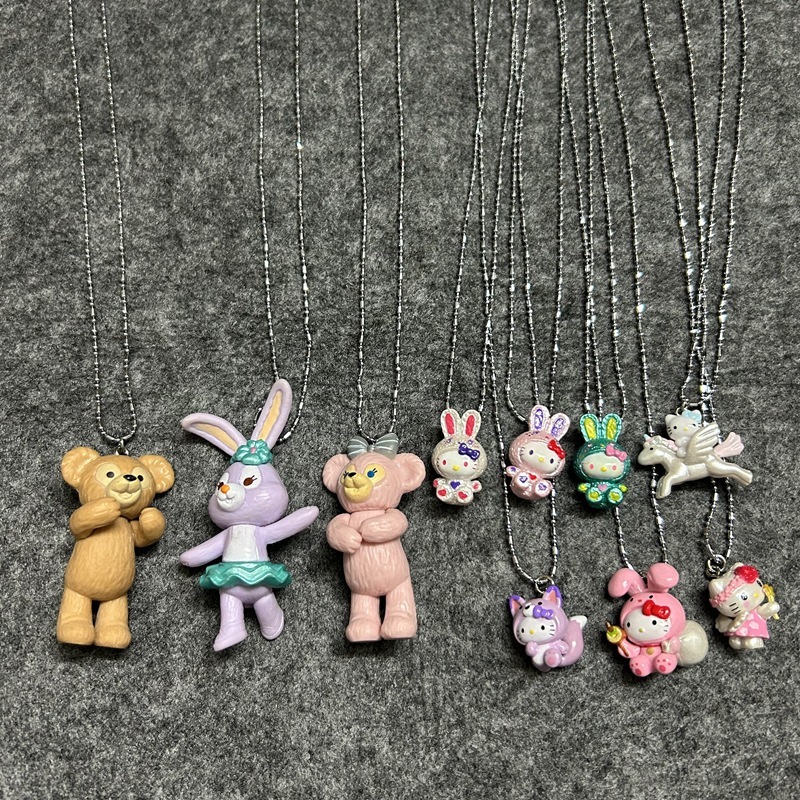 1 ชิ้นอะนิเมะการ์ตูนรูปสร้อยคอคอจี้ StellaLou Duffy Bear Hello Kitty กระต่าย Kirby DIY Mini PVC Action Figures ตุ๊กตาของเล่น