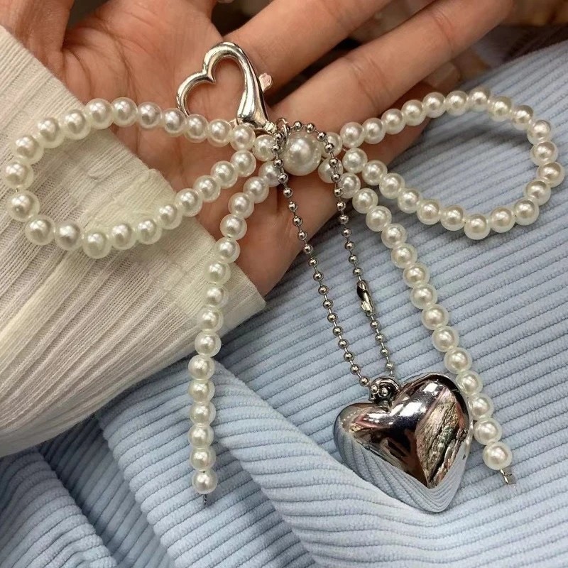 ที่ละเอียดอ่อนลูกปัดพวงกุญแจ Handmade Pearl Bow รูปจี้พวงกุญแจหัวใจพวงกุญแจเครื่องประดับ Pearl ตกแต่งสําหรับกระเป๋าโทรศัพท์