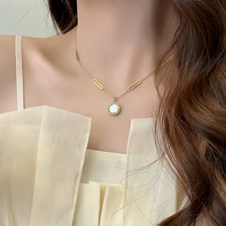 สีดําสีขาวสองด้านโรมัน 18เค ชุบทองไทเทเนียมเหล็กสร้อยคอแฟชั่นที่เรียบง่ายโพรงเรขาคณิตเครื่องประดับ
