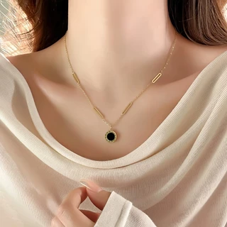 สีดําสีขาวสองด้านโรมัน 18เค ชุบทองไทเทเนียมเหล็กสร้อยคอแฟชั่นที่เรียบง่ายโพรงเรขาคณิตเครื่องประดับ