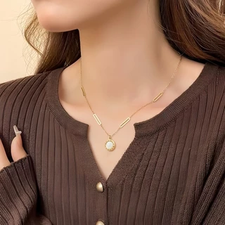 สีดําสีขาวสองด้านโรมัน 18เค ชุบทองไทเทเนียมเหล็กสร้อยคอแฟชั่นที่เรียบง่ายโพรงเรขาคณิตเครื่องประดับ