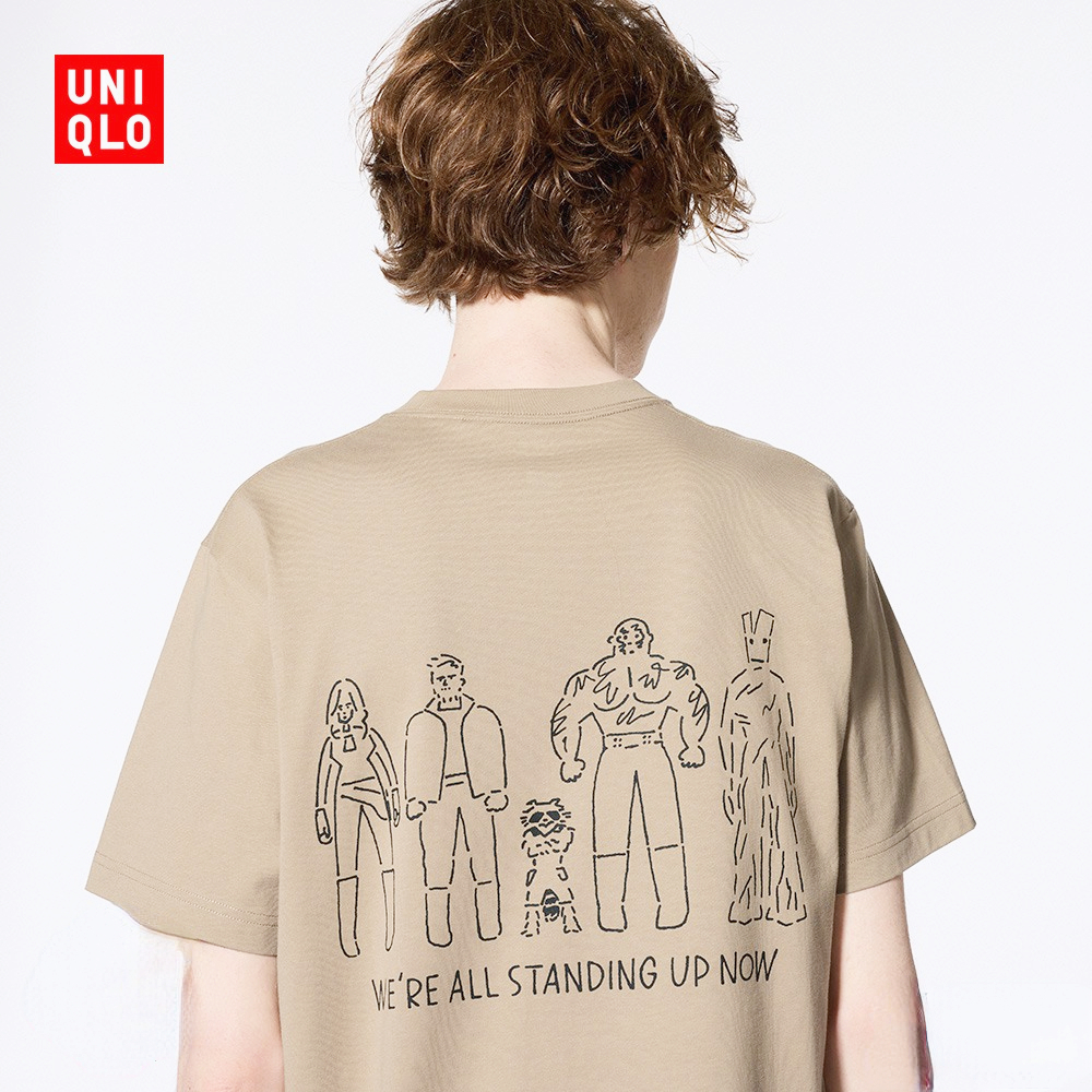 Uniqlo ผู้ชายและผู้หญิงคู่ UT MAGIC สําหรับเสื้อยืดพิมพ์ลายแขนสั้นทั้งหมด 475325