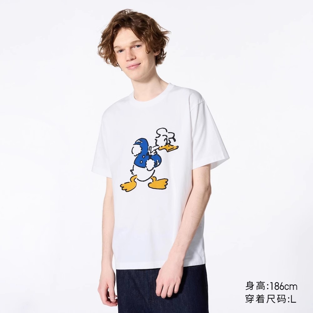 Uniqlo ผู้ชายและผู้หญิงคู่ UT MAGIC สําหรับเสื้อยืดพิมพ์ลายแขนสั้นทั้งหมด 466955