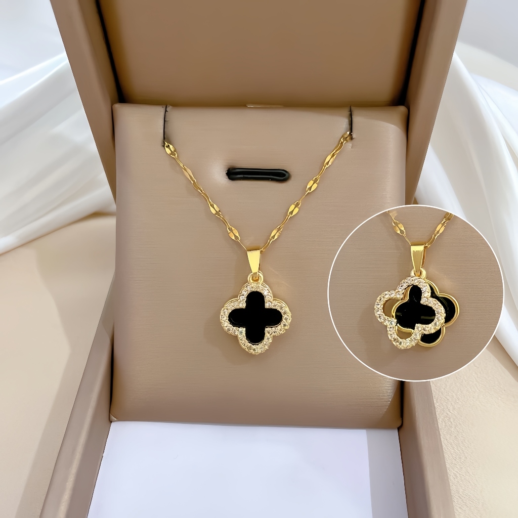 18k Gold-Plated Four-Leaf Clover สร้อยคอเหล็กไทเทเนียมเพชรเรียงราย Clover Clover อารมณ์สาว High-En