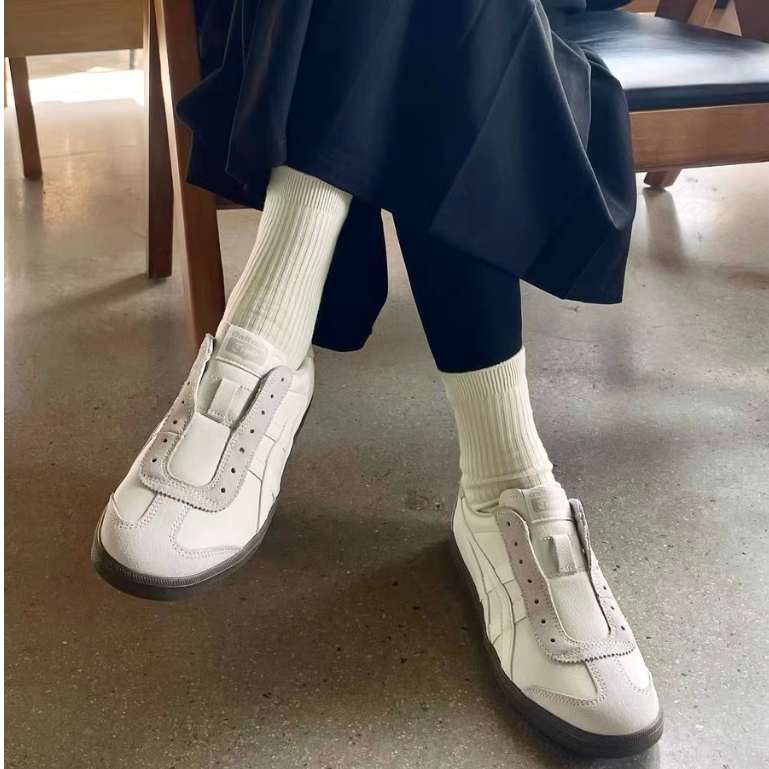 Onitsuka TOKUTEN SLIP-ON Off-White SLIP-ON รองเท้าเทรนนิ่งเยอรมันรองเท้าผ้าใบ