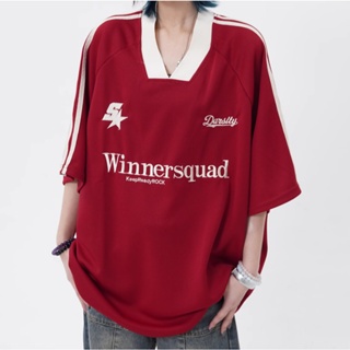 จัดส่งจากประเทศไทย COD เสื้อยืดแขนสั้นคอวีสไตล์ High Street สไตล์อเมริกัน เสื้อคู่ลำลองทรงหลวมพิมพ์ลายย้อนยุค