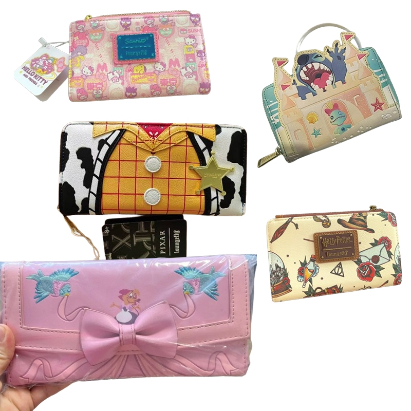 ในสต็อก Hot woody Sanrio Hello Kitty กระเป๋า Loungefly กระเป๋าคลัทช์กระเป๋าสตรีคู่พับใส่เหรียญสีชมพูของขวัญวันเกิด