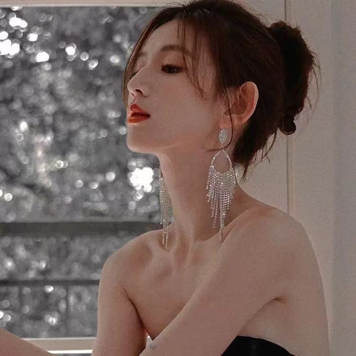 ต่างหูพู่สีเงินเต็มเพชรต่างหูยาว
