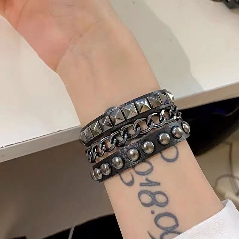 สไตล์มืดพังก์โกธิคสาวร้อนเย็นเอเชียวัฒนธรรมแฟชั่นโซ่สร้อยข้อมือหนังสแควร์รอบ หมุดย้ํา สร้อยข้อมือหลายชั้นสร้อยข้อม