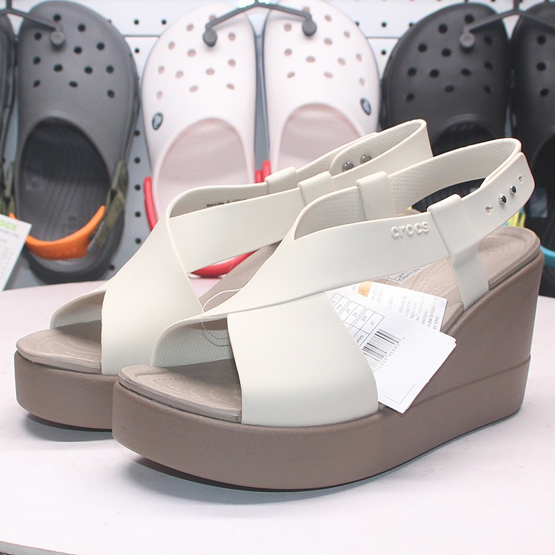 รองเท้าแตะผู้หญิง crocs ของแท้ 100% Brooklyn รองเท้า 206222