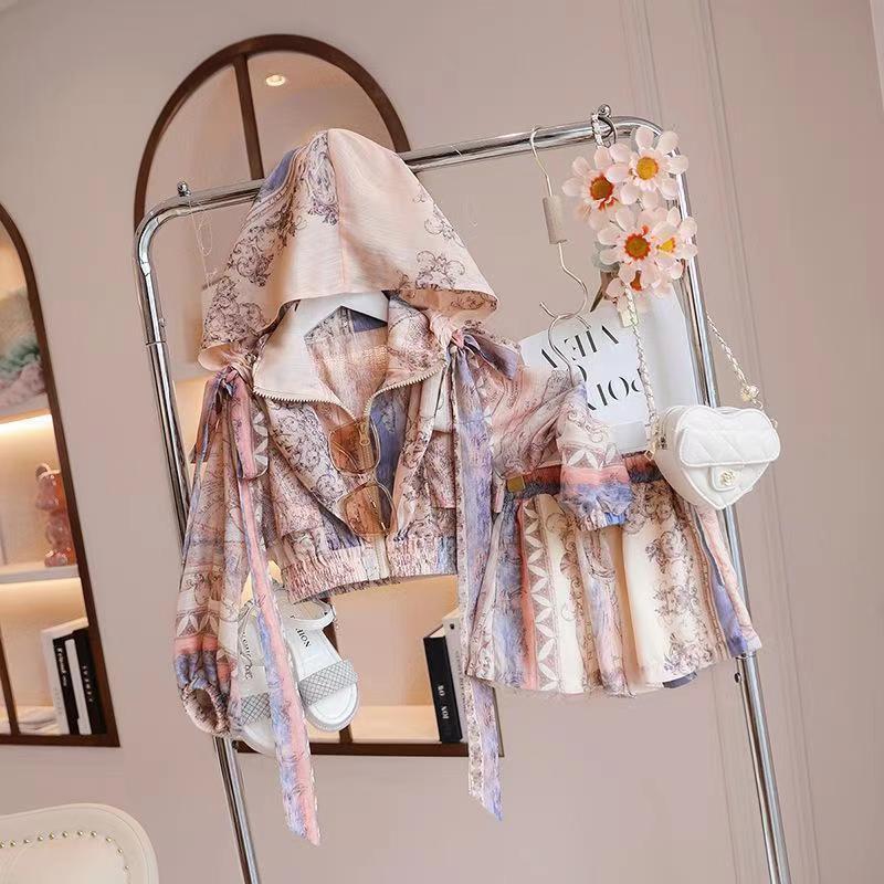 Lemon-tree 3-15Y ชุดกันแดดสําหรับเด็กผู้หญิงฤดูร้อนใหม่เด็กเกาหลี retro เสื้อแขนยาวมีฮู้ดและกางเกงขาสั้นชุดสองชิ้นน้ํา