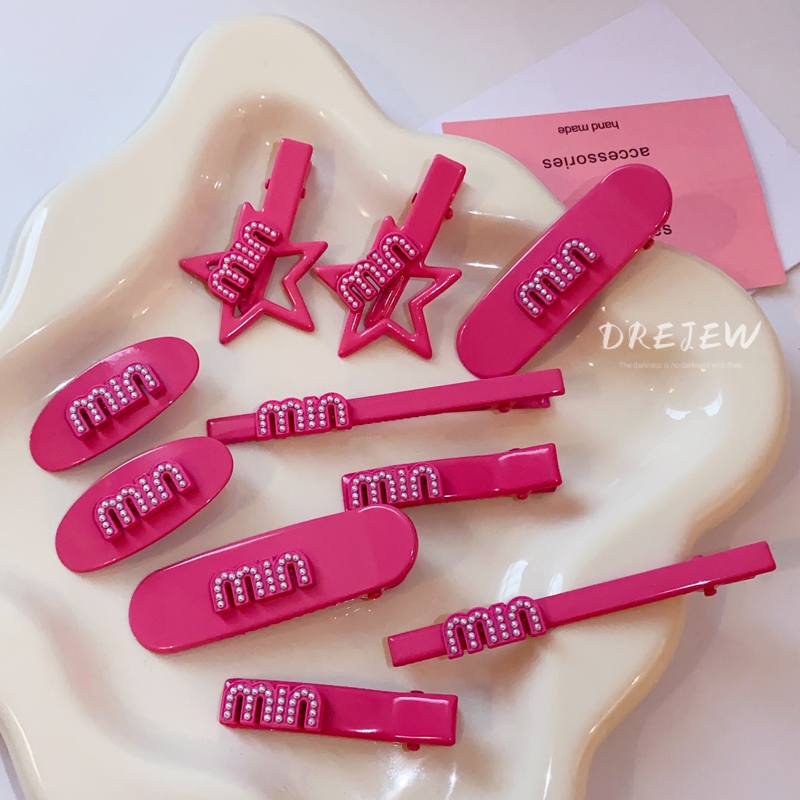 DREJEW เดรช ตุ๊กตาบาร์บี้ตัวอักษรเพชรสีชมพูกิ๊บติดผมหวานและน่ารักด้านข้างคลิปปากเป็ดเครื่องประดับผมเฉพาะสําหรับผู้หญิง