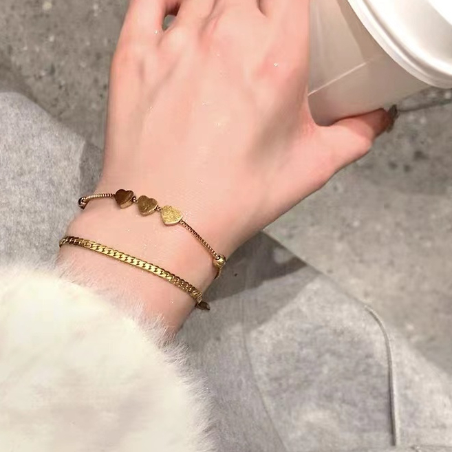 Golden Love สร้อยข้อมือเหล็กไทเทเนียมหรูหรา Niche ประณีตสร้อยข้อมือสองชั้นหญิงสไตล์ใหม่โซ่กระดูกงู