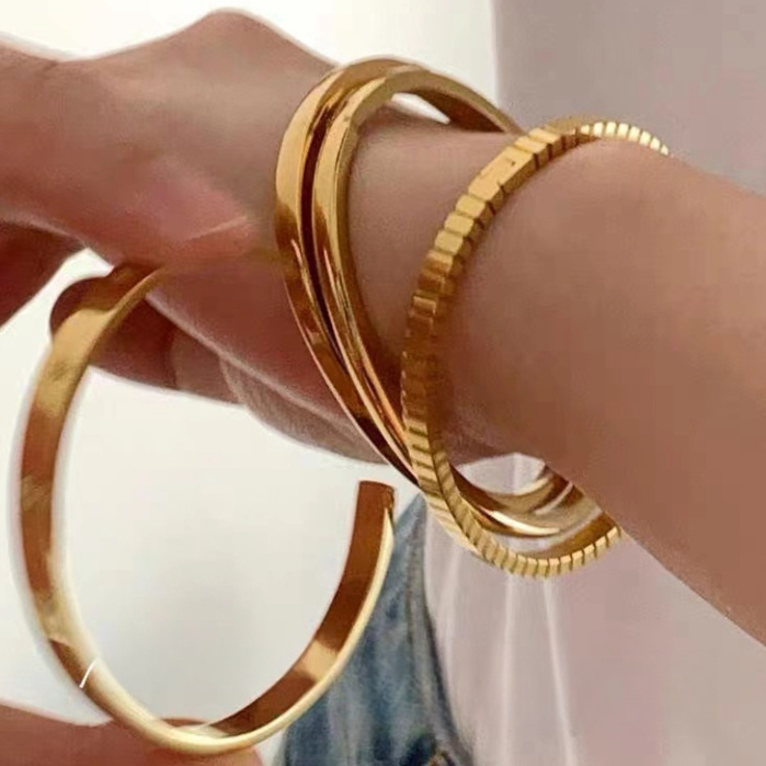 Retro Gold เปิดไม้ไผ่ธรรมดาแหวนสร้อยข้อมือผู้หญิงหรูหรา Niche ประณีต High-End โลหะที่ไม่ซ้ํากันสร้อยข้อมือเหล็กไทเทเนียม