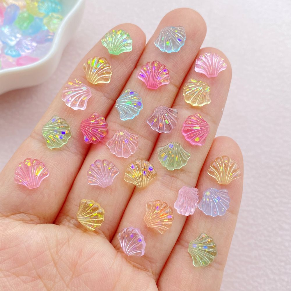เรซิ่นการ์ตูนสีสดใสเปลือกหอยเงาจิ๋วสีสันสดใสน่ารักใช้สําหรับตกแต่งเล็บ 50 ชิ้น