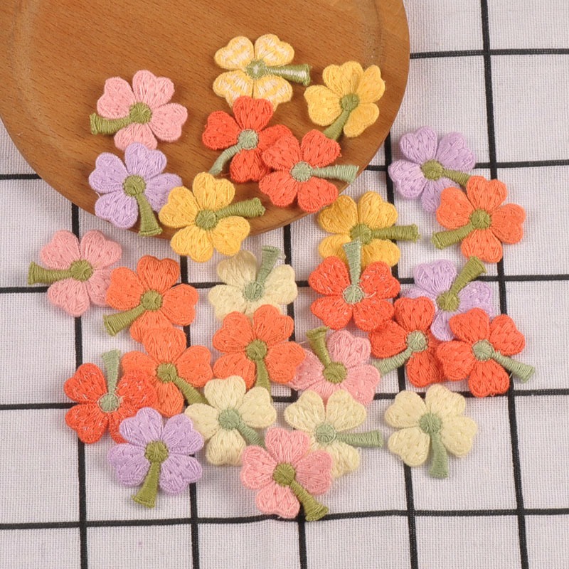 20pcs 3.2x3cm ใหม่ Four-leafed Clover รูปแบบปักเสื้อผ้าแพทช์ Appliques สําหรับอุปกรณ์เย็บผ้า DIY อุปกรณ์ CP4032