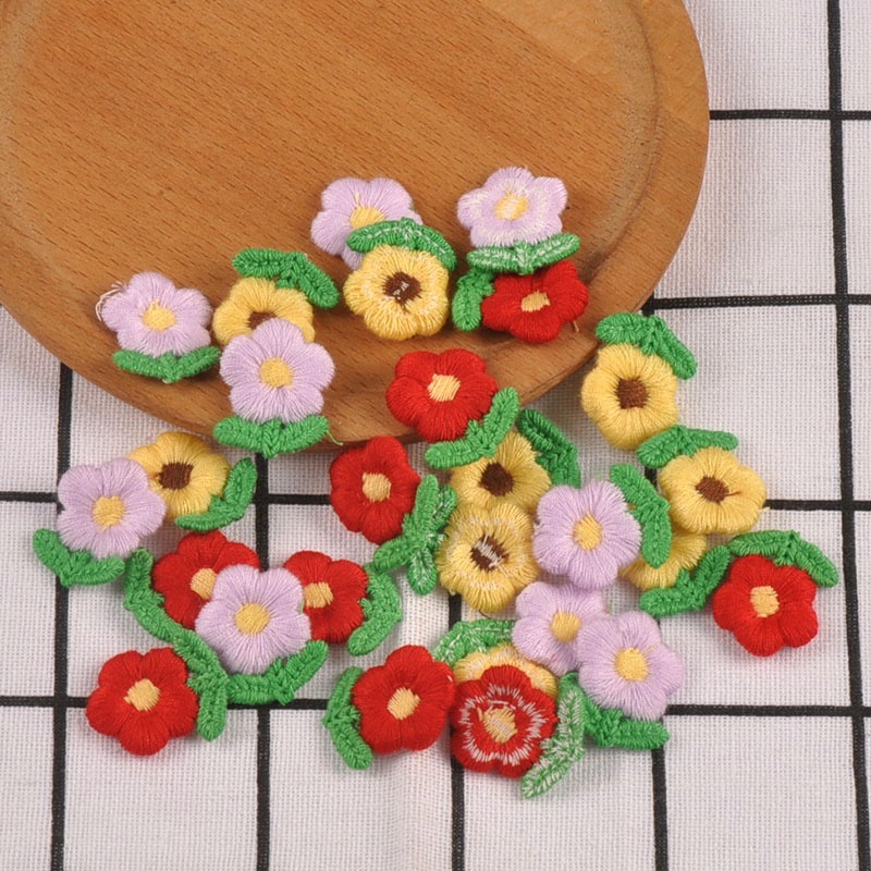 20pcs 24x21 มม.3 สีผสมดอกไม้น่ารักปักแพทช์ Appliques สําหรับเย็บเสื้อผ้าอุปกรณ์เสริม Handmade อุปกรณ์ DIY Decor CP4033