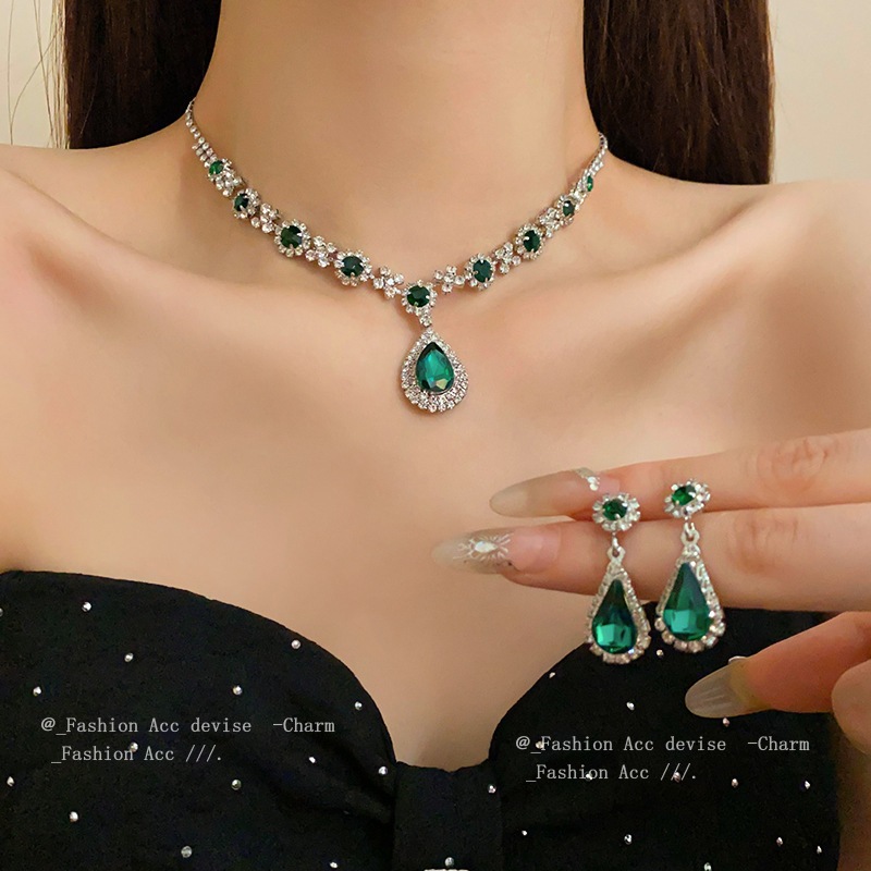 ภาษาฝรั่งเศสคําแสงหรูหราหยดน้ําต่างหูเพชรสร้อยคอชุดสองชิ้นของอารมณ์เล็กโซ่กระดูกไหปลาร้าแฟชั่นเครื่องประดับความรู้สึกสูงผู้ห