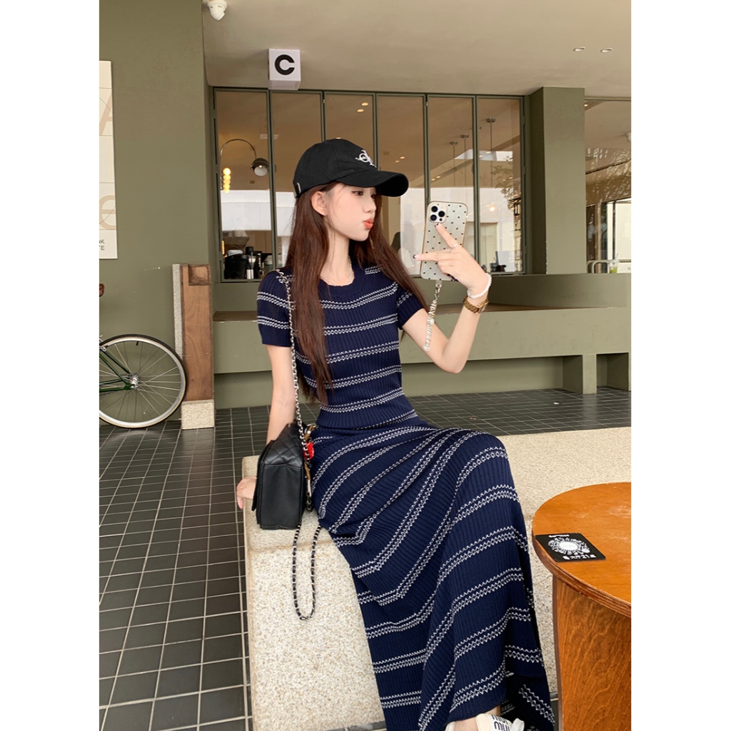 「MOTEL7」ชุดเดรสทรงสลิมลายทางสีตัดกันเอวสูงผ้าวูล