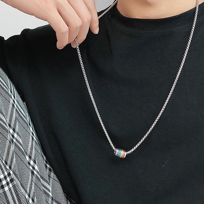 สายรุ้งลูกปัดไทเทเนียมเหล็กสร้อยคอผู้ชายฮิปฮอปที่มีสีสันแหวนห่วงจี้สร้อยคอสแตนเลส