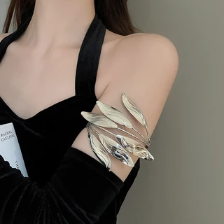 ลมหนาวหลายชั้นใบดอกไม้เปิดสร้อยข้อมือความรู้สึกขั้นสูงบุคลิกภาพ100สร้อยข้อมือแขนยุโรปและสหรัฐอเมริกาแสงหรูหราปลอกแขนระเบิด