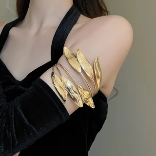 ลมหนาวหลายชั้นใบดอกไม้เปิดสร้อยข้อมือความรู้สึกขั้นสูงบุคลิกภาพ100สร้อยข้อมือแขนยุโรปและสหรัฐอเมริกาแสงหรูหราปลอกแขนระเบิด