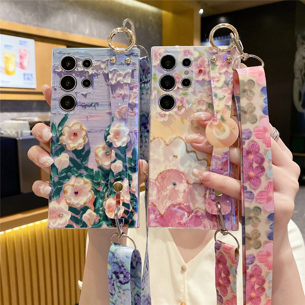 บลูเรย์ ดอกไม้สวย + แถบข้อมือ + เชือกมือ ซองโทรศัพท์ Samsung Galaxy S25/S24/S23/S22/S21/S20 Plus/FE/Ultra, A55/A35/A54/A34/A14/A73/A53/A26/A56 เคสมือถือ TPU กันตก