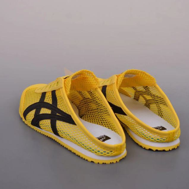 Onitsuka Tiger ฤดูร้อนครึ่งสนับสนุนตาข่ายระบายอากาศ One-Pedal ผู้ชายผู้หญิงสไตล์เดียวกันรองเท้าขี้เกียจรองเท้าชายหาดรองเท้าแตะรองเท้าลําลอง Bruce Lee Y