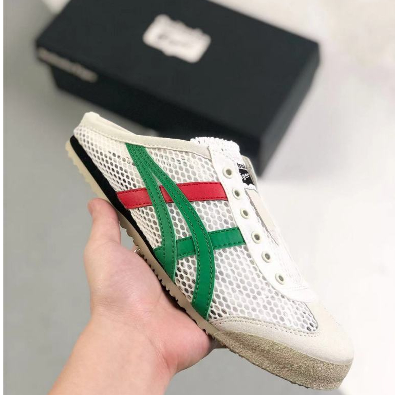 Onitsuka Tiger ฤดูร้อนครึ่งสนับสนุนตาข่ายระบายอากาศ One-Pedal ผู้ชายผู้หญิงสไตล์เดียวกันรองเท้าขี้เกียจรองเท้าชายหาดรองเท้าแตะรองเท้าลําลอง Bruce Lee Y