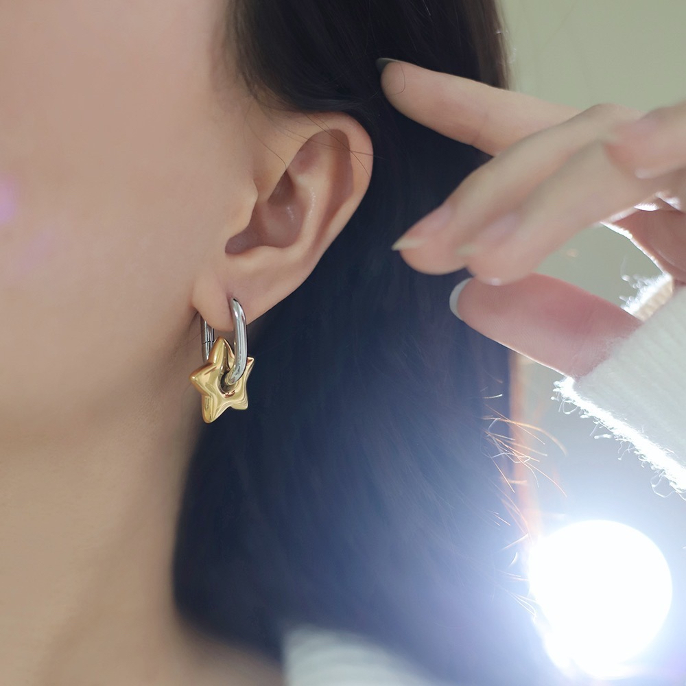 หลากหลายวิธีที่จะสวมใส่ U-Shaped Silver Ear Buckles Gold Five-Pointed Star ต่างหูเหล็กไทเทเนียมสี Retention Hypoallergenic