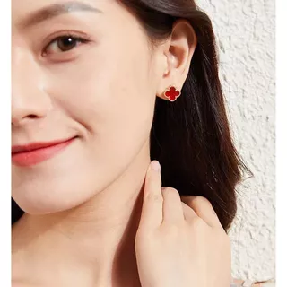 ต่างหูไม่ซีดจางเหล็กไทเทเนียมต่างหูโคลเวอร์สี่ใบอารมณ์ระดับไฮเอนด์ต่างหูดอกไม้