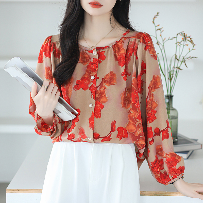 เสื้อชีฟองผู้หญิงแขนยาวรอบคอด้านบนพิมพ์ลายดอกไม้สีแดงหลวมขนาดบวก
