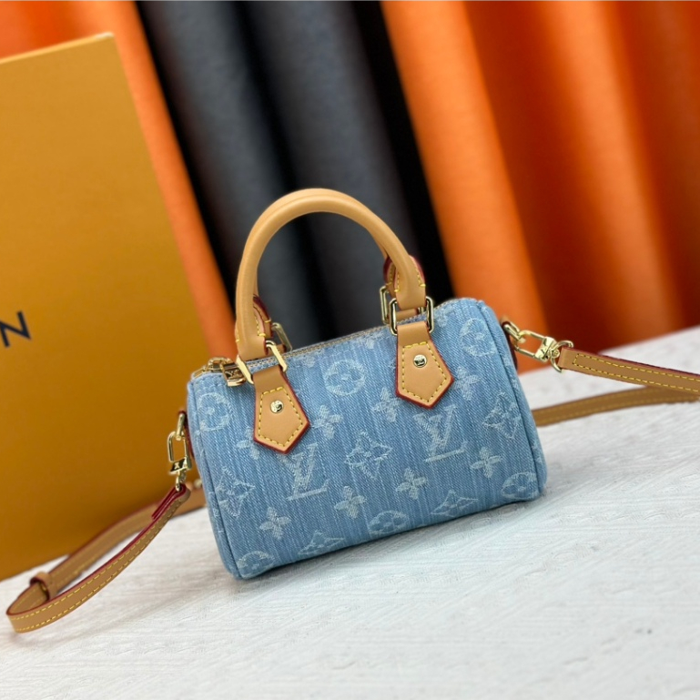 LV LOUIS VUITTON หลุยส์ วิตตอง ของแท้ 100% อเนกประสงค์แฟชั่นคลาสสิกกระเป๋าหมอนผ้ายีนส์ เลเวล คุณภาพส