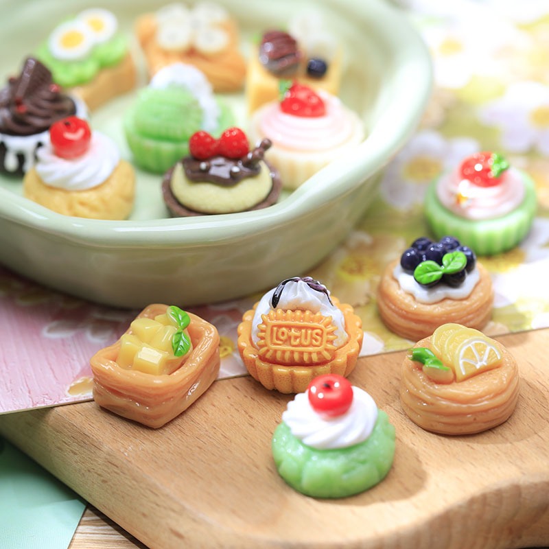 10ชิ้นจําลองสตรอเบอร์รี่เค้กเรซิ่นแฟลตแบ็คสําหรับงานฝีมือที่ทําด้วยมือ ทําเอง ตู้เย็นแพทช์วัสดุอุปกรณ์เสริม