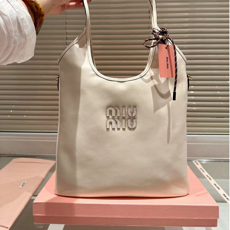 Original Order 24 สไตล์ใหม่ HOBO Underarm Bag Tote Bag กระเป๋าถือผ้าใบกระเป๋าช้อปปิ้ง Cowhide Simple ความจุขนาดใหญ่ Commuter หญิงกระเป๋า MI333333-0728