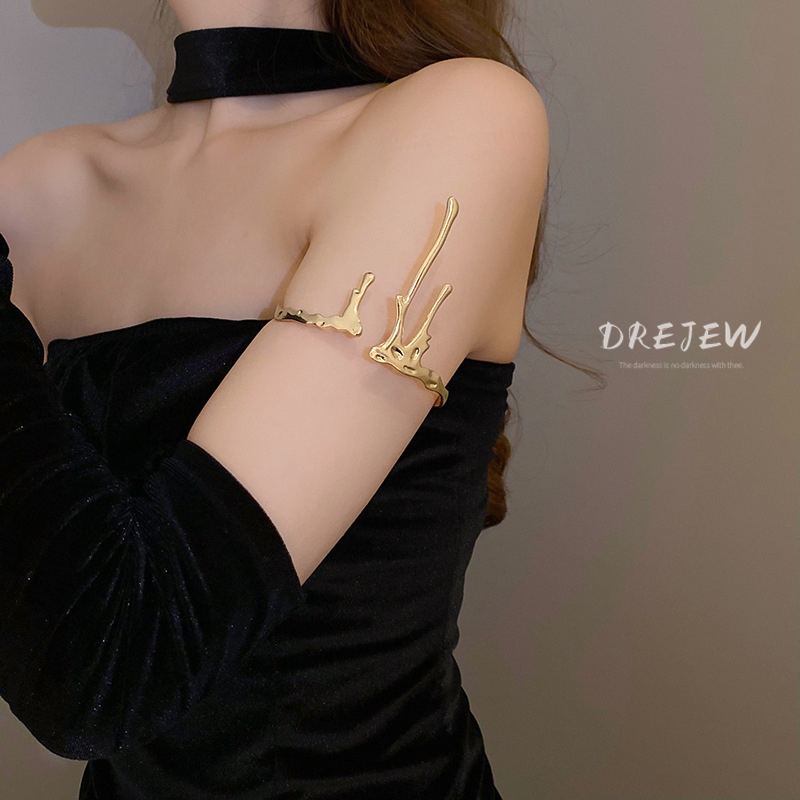 DREJEW เดรช ข้ามพรมแดนการออกแบบใหม่ละลายสร้อยข้อมือปลอกแขนเย็นสไตล์สร้อยข้อมือซอกแฟชั่นระดับไฮเอนด์เครื่องประดับมือสําหรับผู้หญิง
