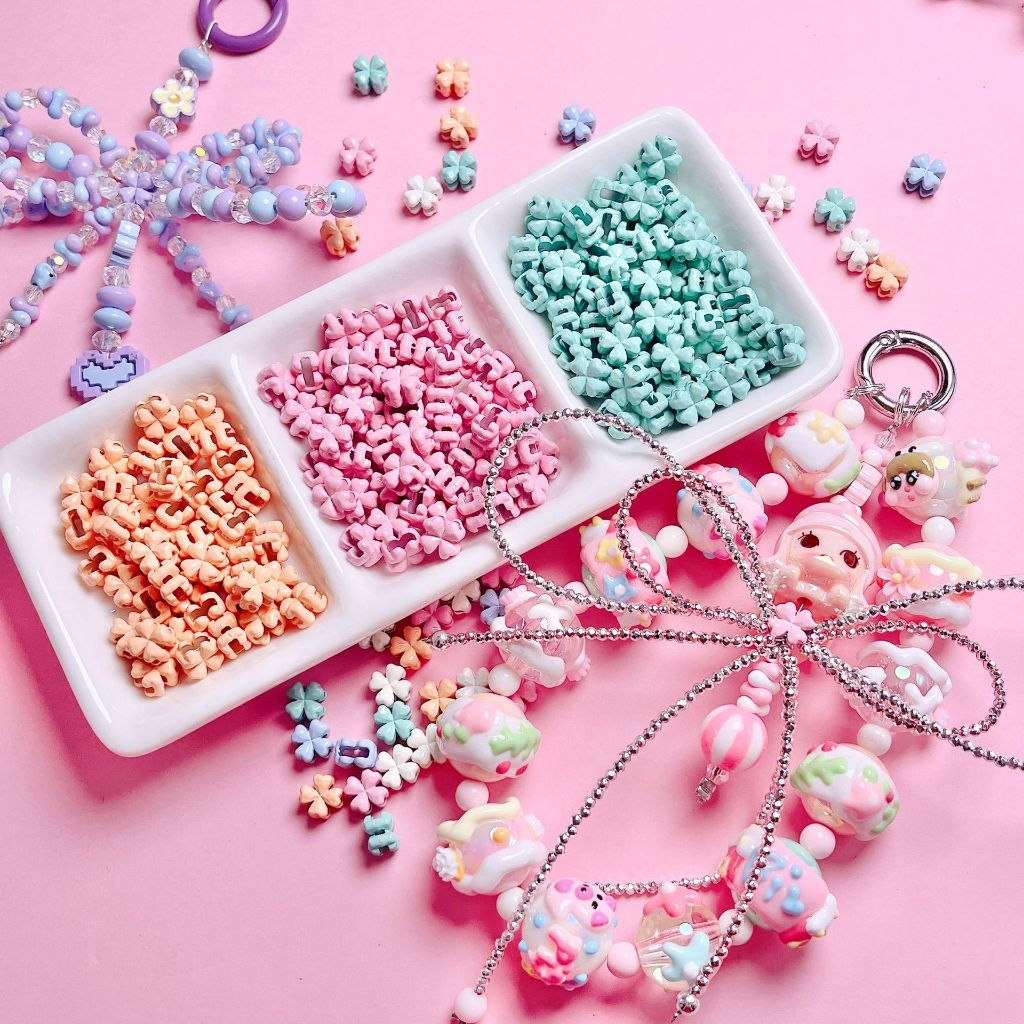 10pcs/set สีสันน ่ ารักดอกไม ้ ขนาดเล ็ กลูกปัดอะคริลิคสําหรับ Handmade DIY โทรศัพท ์ พวงกุญแจวัสดุอุปกรณ ์ เสริม