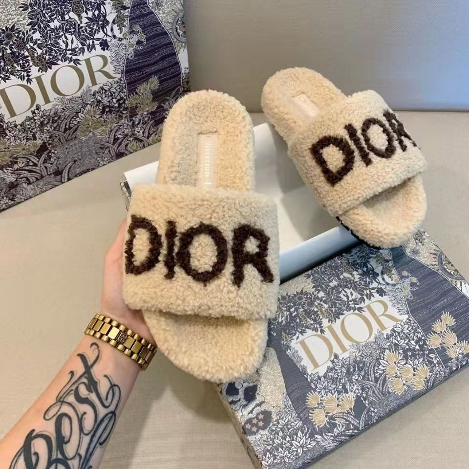 Dior สไตล์ใหม่ Letter Furry รองเท้าแตะ Influencer หญิง Casual All-Match Home Lamb ขนแกะ F