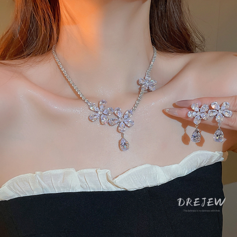 DREJEW เดรช ข้ามพรมแดนใหม่ที่มีสีสันดอกไม้เพทายสร้อยคอออกแบบแสงหรูหราแฟชั่นกระดูกไหปลาร้าโซ่อารมณ์เครื่องประดับระดับไฮเอนด์ส