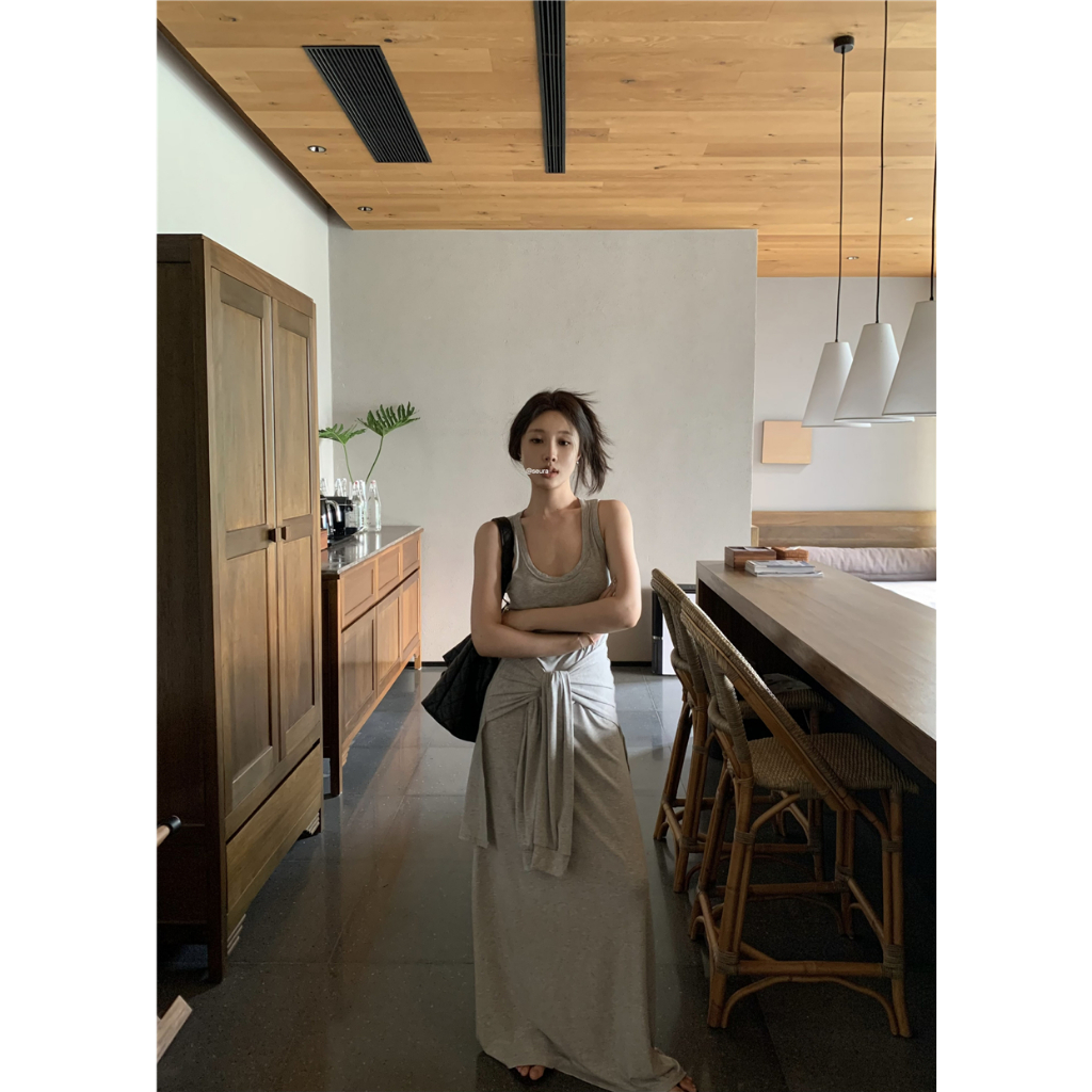 【JMWOMEN】กระโปรงสายเดี่ยวเข้ารูปเข้ารูปดูผอมลงดูแขนกุดยืดหยุ่นออกแบบชุดนิช