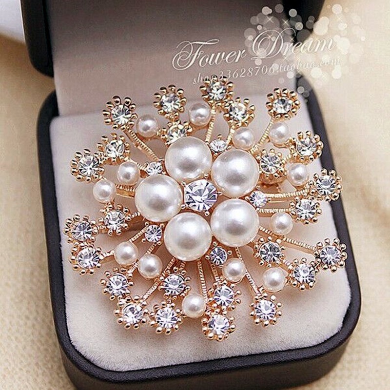เข็มกลัด High-End หญิง Pin สไตล์ใหม่ผ้าพันคอผ้าไหมหัวเข็มขัดคงที่เสื้อผ้าอุปกรณ์เสริมประณีตเข็มกลัดโลหะเข็มกลัดมุก
