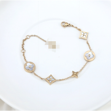 สร้อยข้อมือใบโคลเวอร์สี่ใบโคลเวอร์สีแดงขนาดเล็กสําหรับผู้หญิง 18K