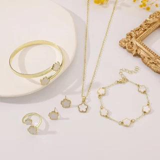 5 ชิ้น/เซ็ตแฟชั่นสีดํา Clover สร้อยข้อมือกําไลข้อมือสร้อยคอแหวนต่างหู 18k Gold Plated Parthenocissus หญ้า Lucky สร้อยข้อมือชุดเครื่องประดับสําหรับผู้หญิงเกาหลี