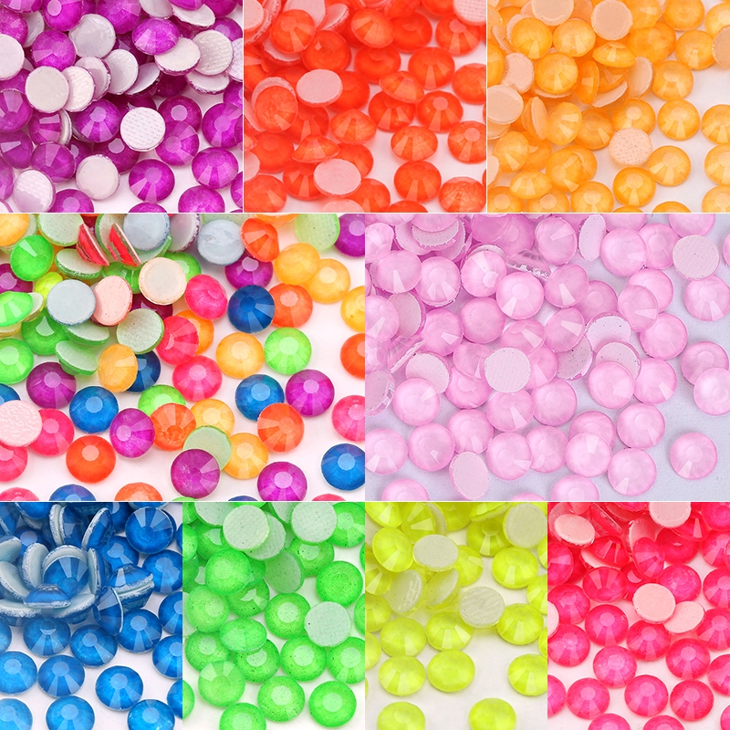 Qiao Neon Rhinestones แก ้ วเรืองแสงคริสตัลนีออนเหล ็ กบน Hot fix Rhinestone สําหรับตกแต ่ งเสื ้ อผ ้ า