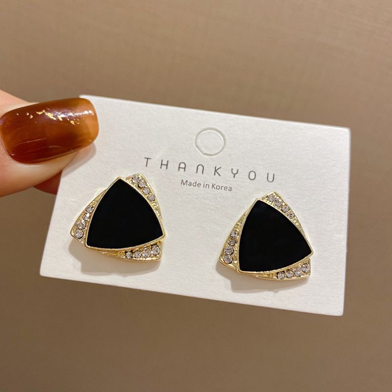 ต่างหูรูปสามเหลี่ยมอัญมณีหรูหราสีดําเครื่องประดับแฟชั่น
