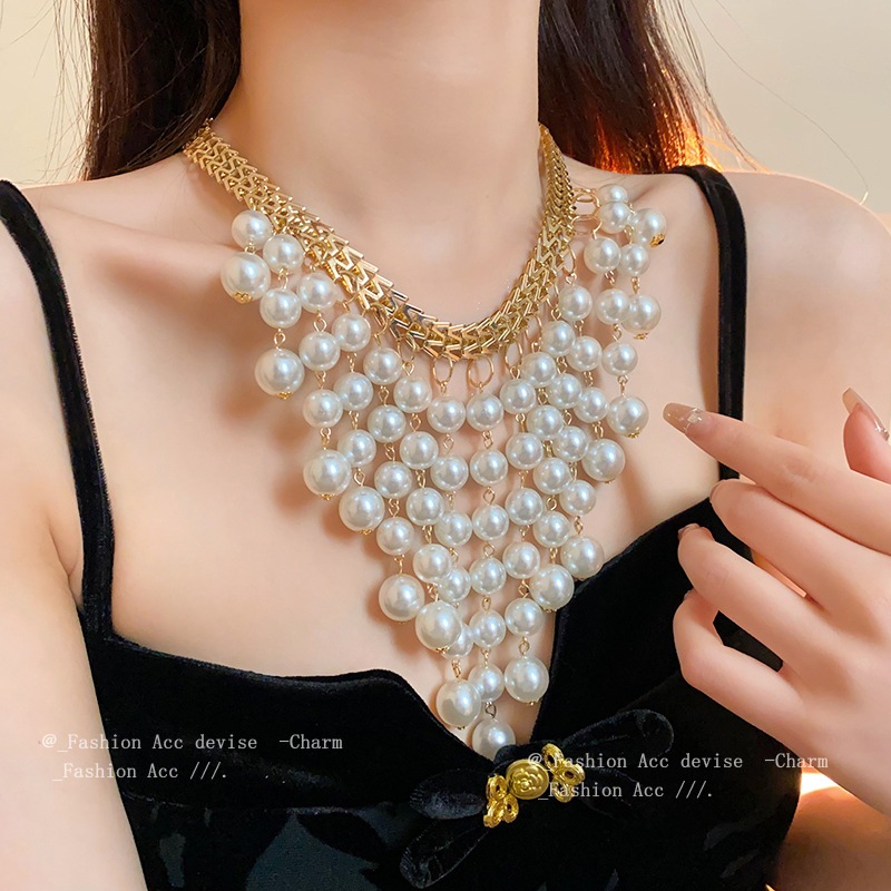ฝรั่งเศสแสงหรูหราจดหมายมุกขอบสร้อยคอซอกการออกแบบสร้างสรรค์ความรู้สึกกระดูกไหปลาร้าโซ่อารมณ์พระราชวังสไตล์เครื่องประดับผู้หญิง