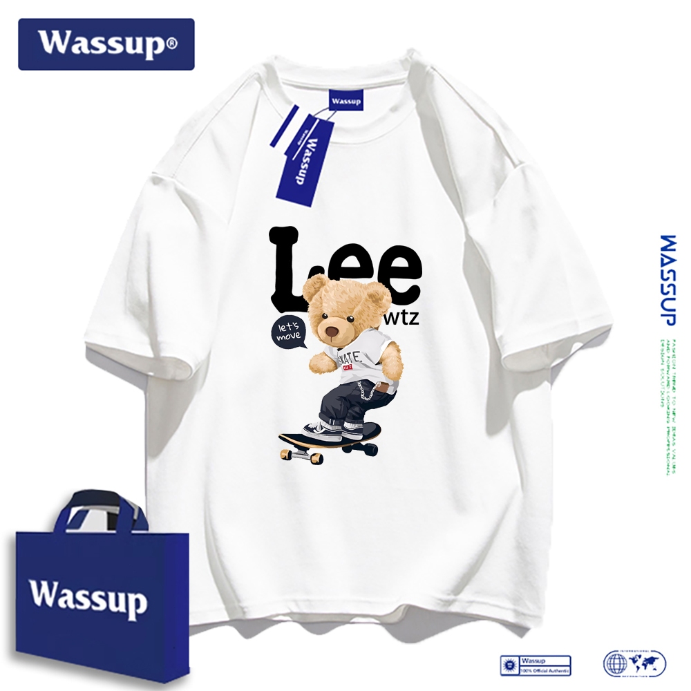 WASSUP คอลเลคชั่นร่วมกับ LEE เสื้อยืดแขนสั้นสไตล์แฟชั่นสำหรับผู้ชาย ลายหมี ผ้าฝ้ายแท้ สำหรับวัยรุ่น