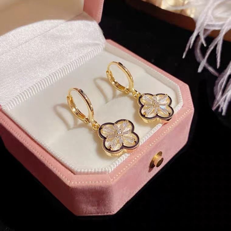 แฟชั่น Korea Clover ต่างหูดอกไม้ Lucky ต่างหูสําหรับผู้หญิงเครื่องประดับ 18k ชุบทอง